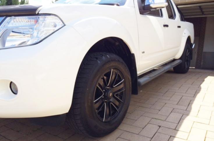 NISSAN NAVARA ROK SATIN BLACK PIPED